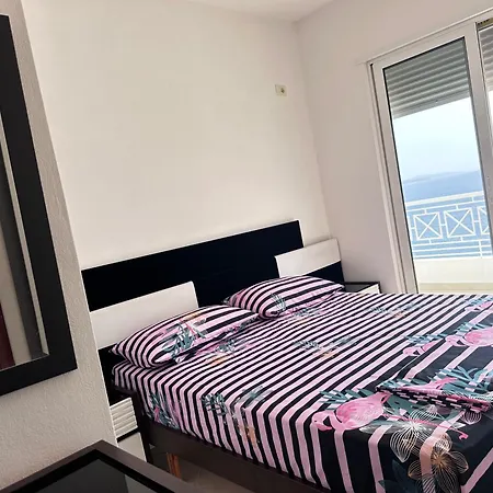 Tini Sea View *