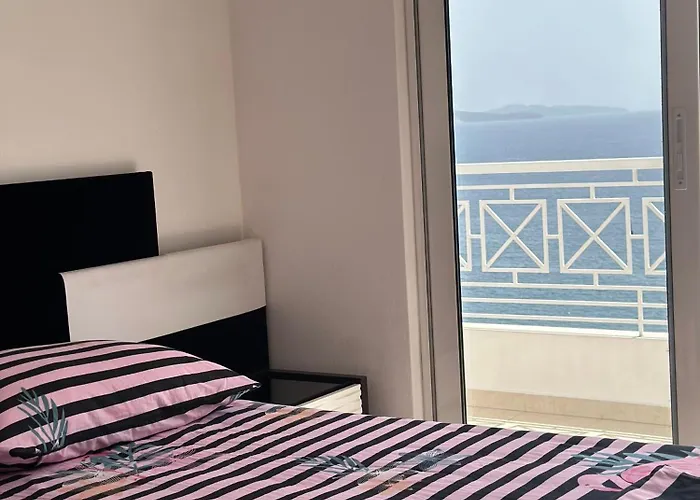 公寓 Tini Sea View *