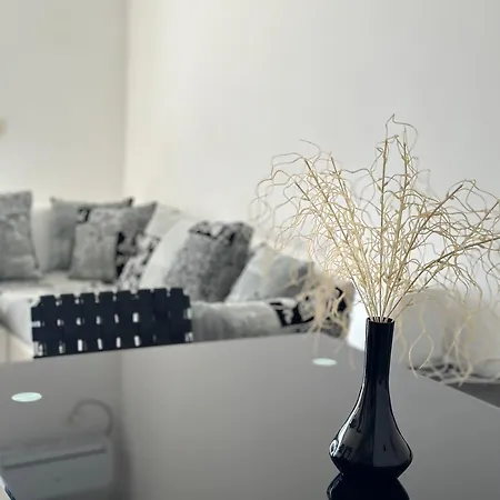 Апартаменты Tini Sea View *