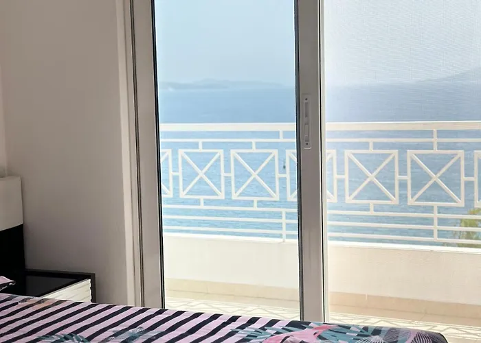 Tini Sea View * Sarandë